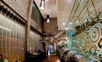 Roomz Hotel