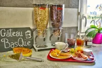 Adonis Hotel Bayonne - breakfast
