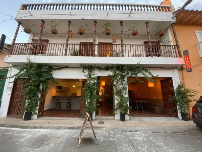 Curazao Hotel -Centro Histórico- Hotel dekat Iglesia de Nuestra Señora de Chiquinquirá