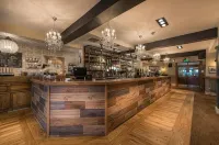 The Golden Lion Hotel, St Ives, Cambridgeshire - С баром
