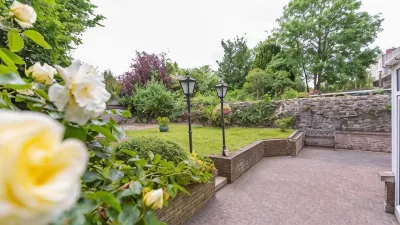 Waterloo Town House & Suites Hotels near Cafe Java Donnybrook