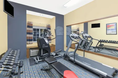 Microtel Inn & Suites by Wyndham Kearney Отели рядом с достопримечательностью «Парк Харви»