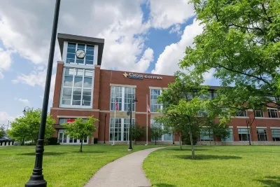 ไฟร์ไซด์อินน์แอนด์สวีทส์บางกอร์ โรงแรมใน