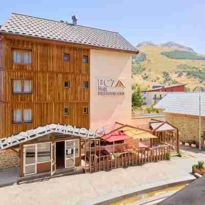 Base Camp Lodge Les 2 Alpes Hotel Exterior