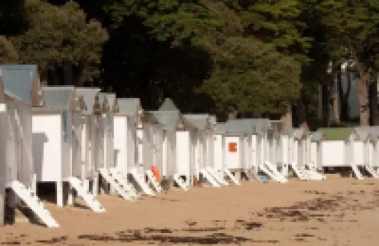 OLD: charming house 100m from the beach (2 bedrooms, 2 bathrooms)