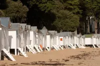 OLD: charming house 100m from the beach (2 bedrooms, 2 bathrooms) Hotels in Noirmoutier En L'Ile