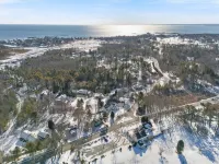 Kennebunk 5 Bedroom 3.5 Bathroom Cottage and Bunkhouse— Walk to Beach and Town!