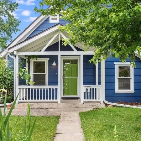 Olde Town Oasis: Pet-Friendly Luxury Just Two Blocks from Olde Town