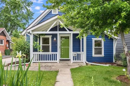 Olde Town Oasis: Pet-Friendly Luxury Just Two Blocks from Olde Town