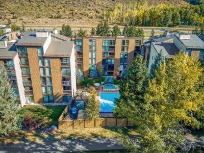 Spectacular Slope Views & Location! Walk to Village & Gondola, Pool and Hot Tub
