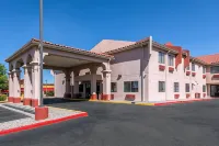 Quality Inn & Suites Albuquerque North near Balloon Fiesta Park Hotels in Rio Rancho