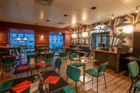 Logis hôtel-Restaurant Des Bourbons et Brasserie Pub 47 Отели в г. Вильбре