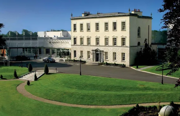 鄧博因城堡水療酒店