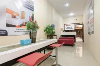 Srb Near Mall Ciputra CIbubur Mitra RedDoorz Hotels in Jatisampurna