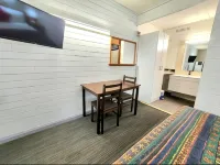 Finley Motel - parking