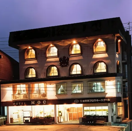 Hotel Moc Отели в г. Мёко