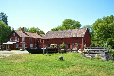 Mallboden Café & Vandrarhem Hotels near Motala kyrka
