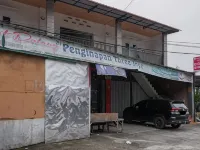 RedDoorz Syariah Near Minangkabau International Airport Hotels in Katapiang