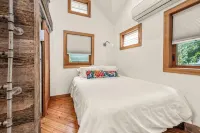 Sun filled Hawthorne-Belmont Casa De Campo Hôtels à proximité de : Mount Tabor Park