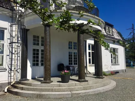 Trudvang Gjestegaard Отели в г. Ларвик