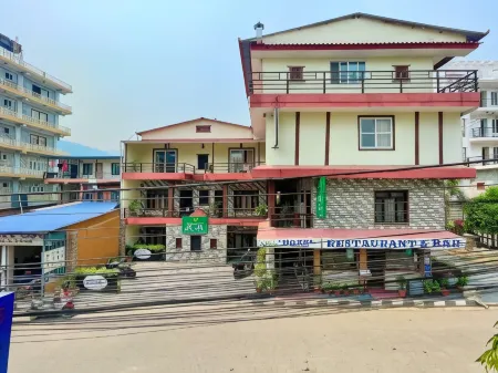 Hotel Juju Отели рядом с достопримечательностью «Gupteshwor Mahadev Cave»