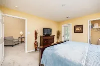 Beach & Golf Getaway Galore!!  2BR/2BA/Pool/Spa Luxury Condo