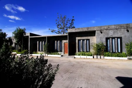 Thai Thani Loft & Life Lamphun Отели рядом с достопримечательностью «Sun Watthanatham Changwat Lamphun Rongrian Suan Bun Yo Patham»