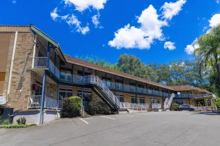 Gosford Inn Motel Отели в г. Уайонг Крик