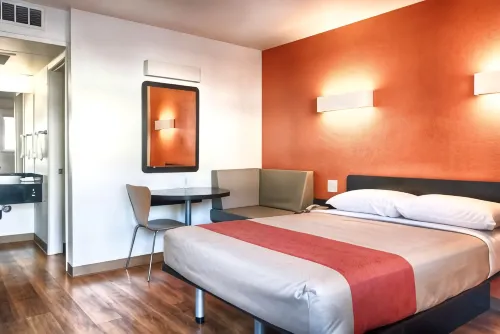 Motel 6 Mammoth Lakes, CA - parking