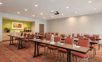 Home2 Suites by Hilton Menomonee Falls Milwaukee