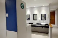 IzZzleep Aeropuerto Terminal 2 - Capsule Hotels