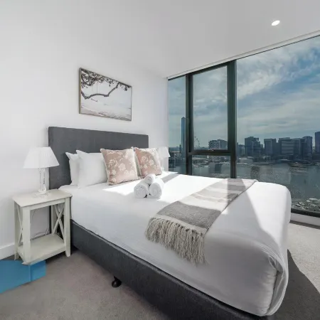Melbourne Private Apartments - Stadium and Harbour Views