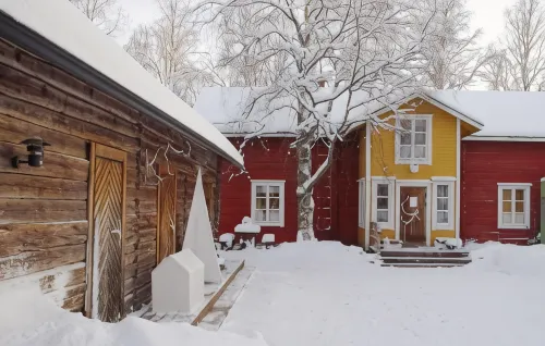 Lauri Historical Log House Manor Hotels in Rovaniemi
