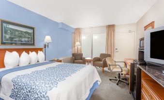 Days Inn by Wyndham Cedar Falls- University Plaza