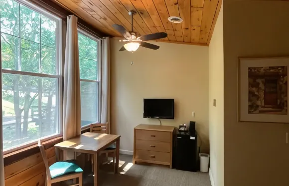 掛角湖濱度假村