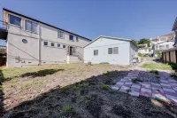 Pet-Friendly Cayucos Home Walk to Public Beach! - 4-Star