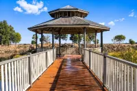 Quality Suites DOlive Hotels near Werribee Open Range Zoo