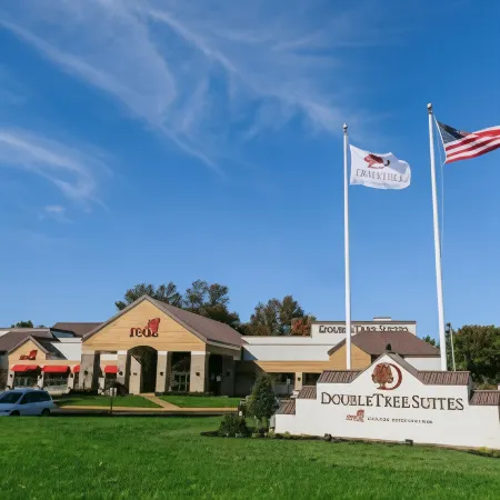 DoubleTree Suites by Hilton Mt. Laurel Отели рядом с достопримечательностью «Сентертон сквер»