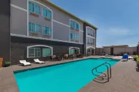 La Quinta Inn & Suites by Wyndham Laredo Airport