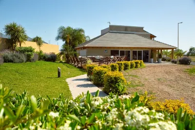 Brisas del Lago Apart y Hotel Hotel a 