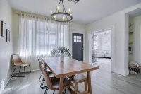 The Rexburg Cottage - a newly remodeled 1940s home with a modern farmhouse feel! Hotels in Rexburg