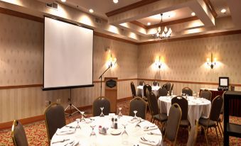 Coshocton Village Inn & Suites