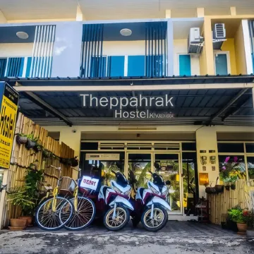 Theppahrak Hostel Khaolak Отели рядом с достопримечательностью «Водопад Ton Chong Fa»