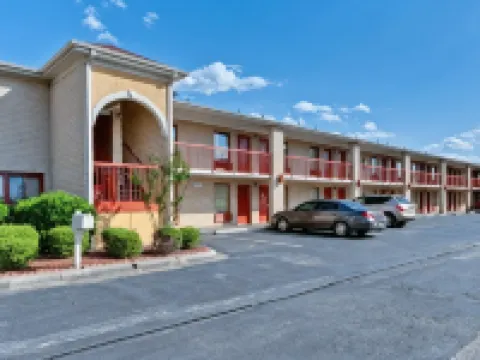 Quality Inn & Suites Hotels in Monroe