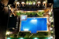 Queens Hotel Angeles City - Swimmingpools