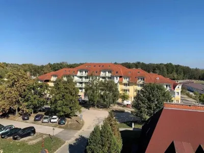 Pool&relax Apartman: Pihenés a Medencénél. Közvetlen Gyógy/élményfürdő Mellett Hotels in 