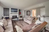 Luxurious Condo family-friendly Closer to attractions!Eatery,Walmart&lot more!