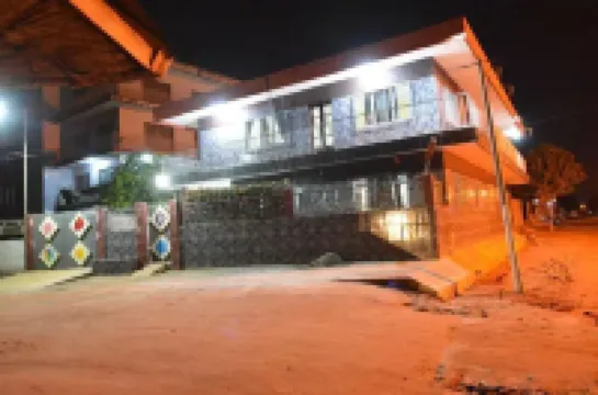 Duplex Residence The 6 Roses - Comfort and Wi-Fi! Hotel di 