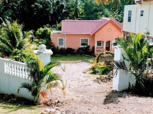 Echoed Small Cottage Hotels in La Feuillet