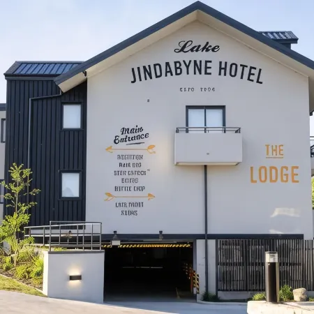 Lake Jindabyne Hotel